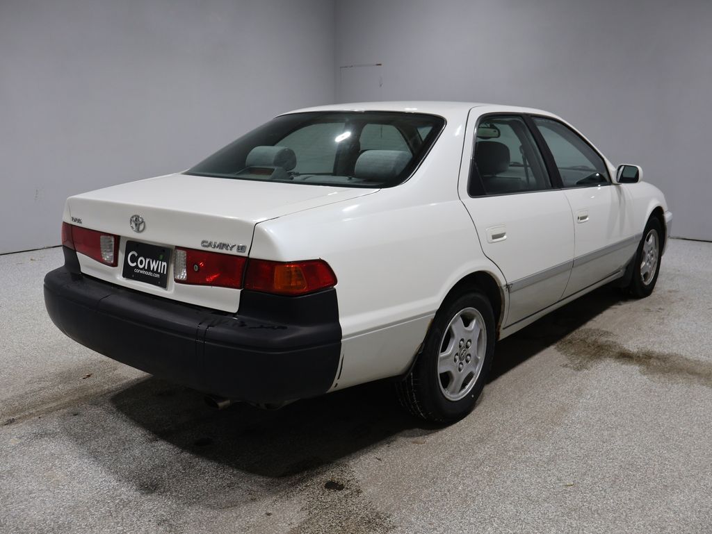 Image of 2001 Toyota Camry LE Sedan