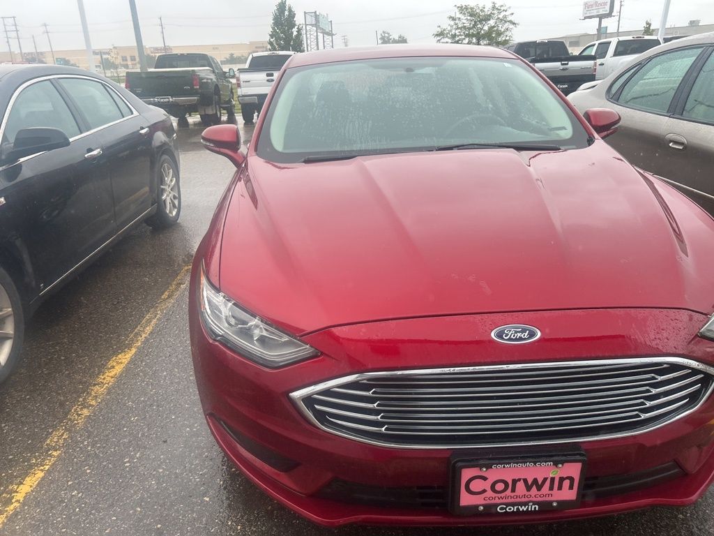 2017 Ford Fusion SE photo 3