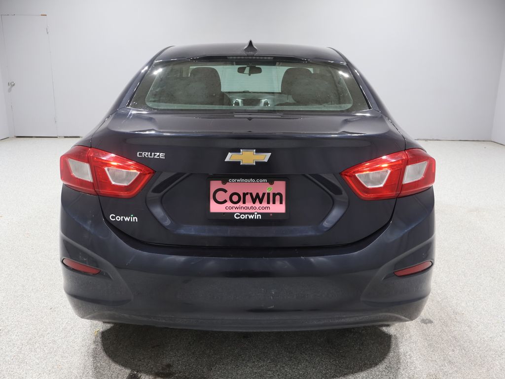 2016 Chevrolet Cruze LS photo 3