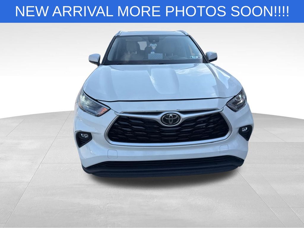 2020 Toyota Highlander XLE photo 2