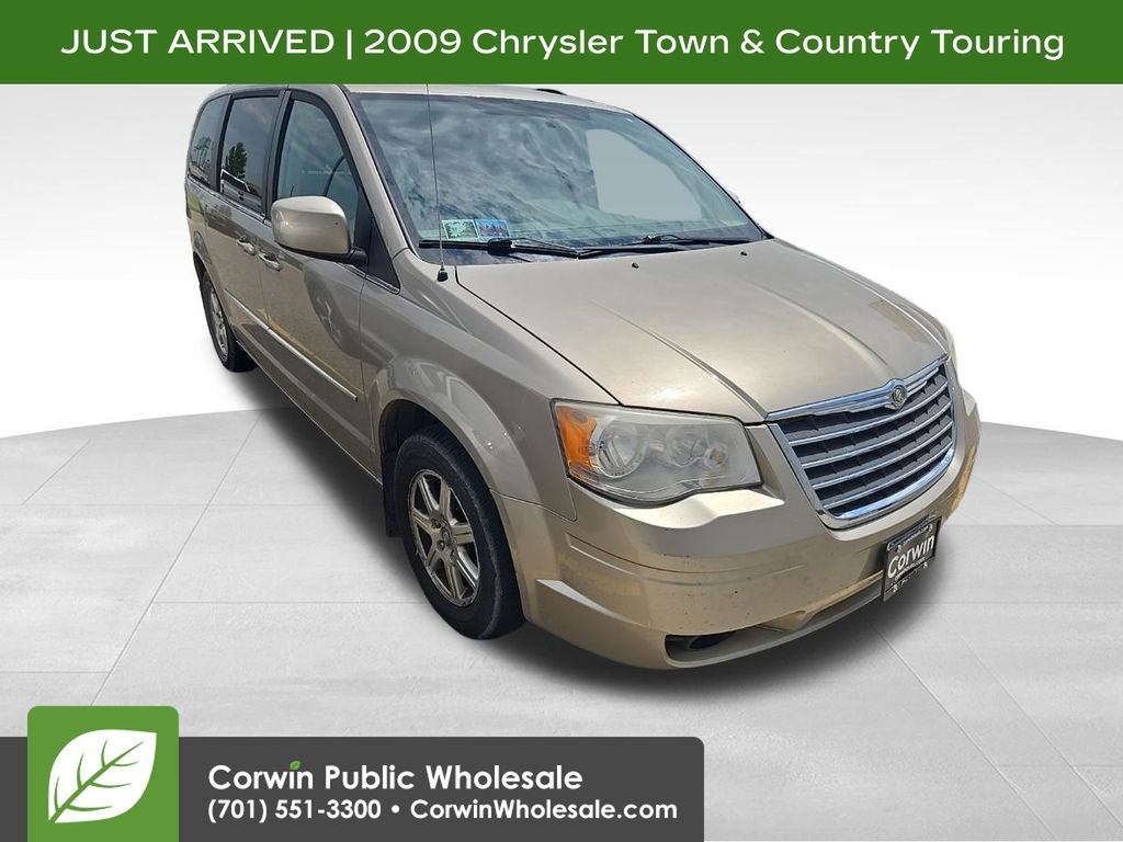 2009 Chrysler Town & Country Touring's photo