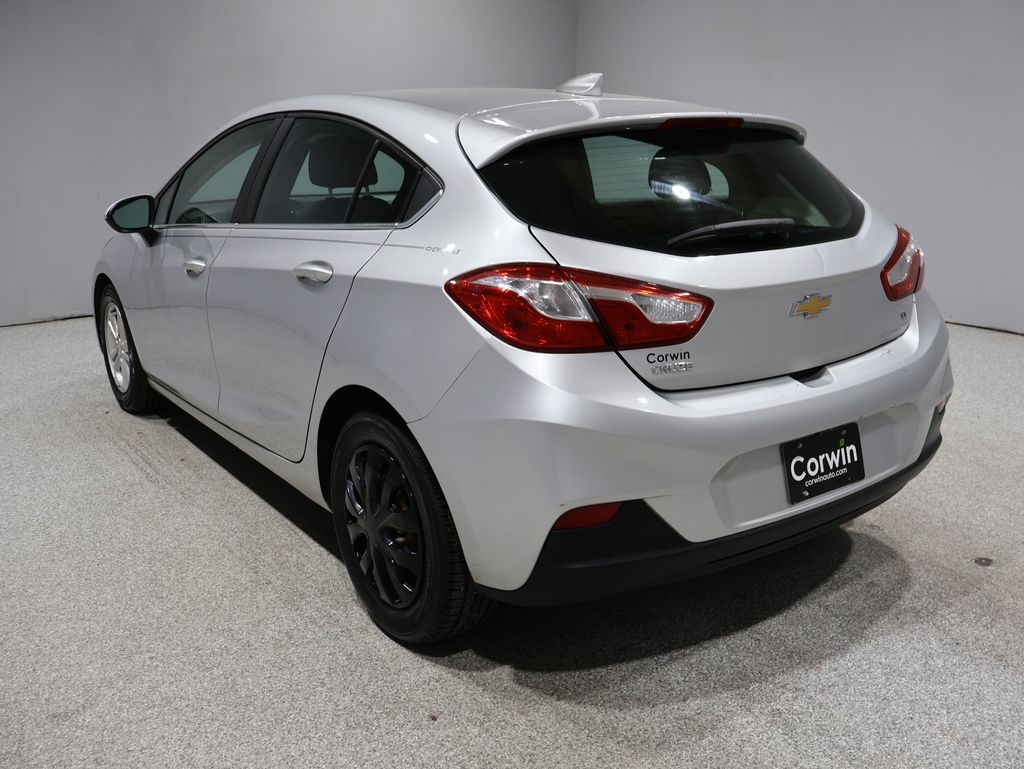 2018 Chevrolet Cruze LT photo 3