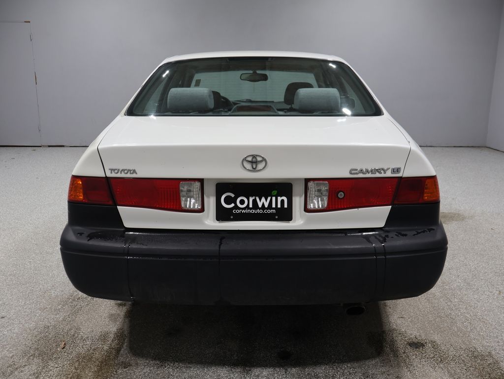 Image of 2001 Toyota Camry LE Sedan