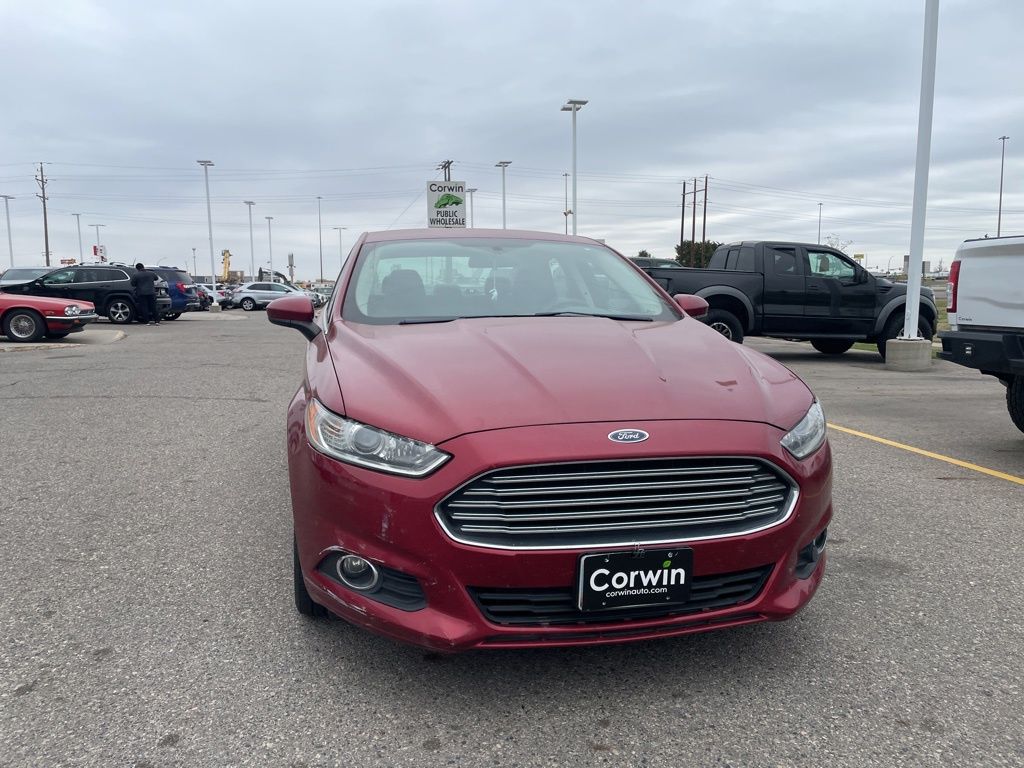 2016 Ford Fusion S photo 2
