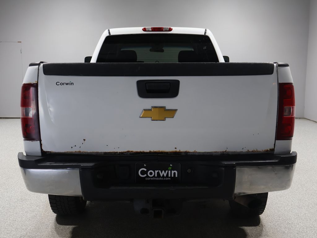 2013 Chevrolet Silverado 3500HD LT photo 3