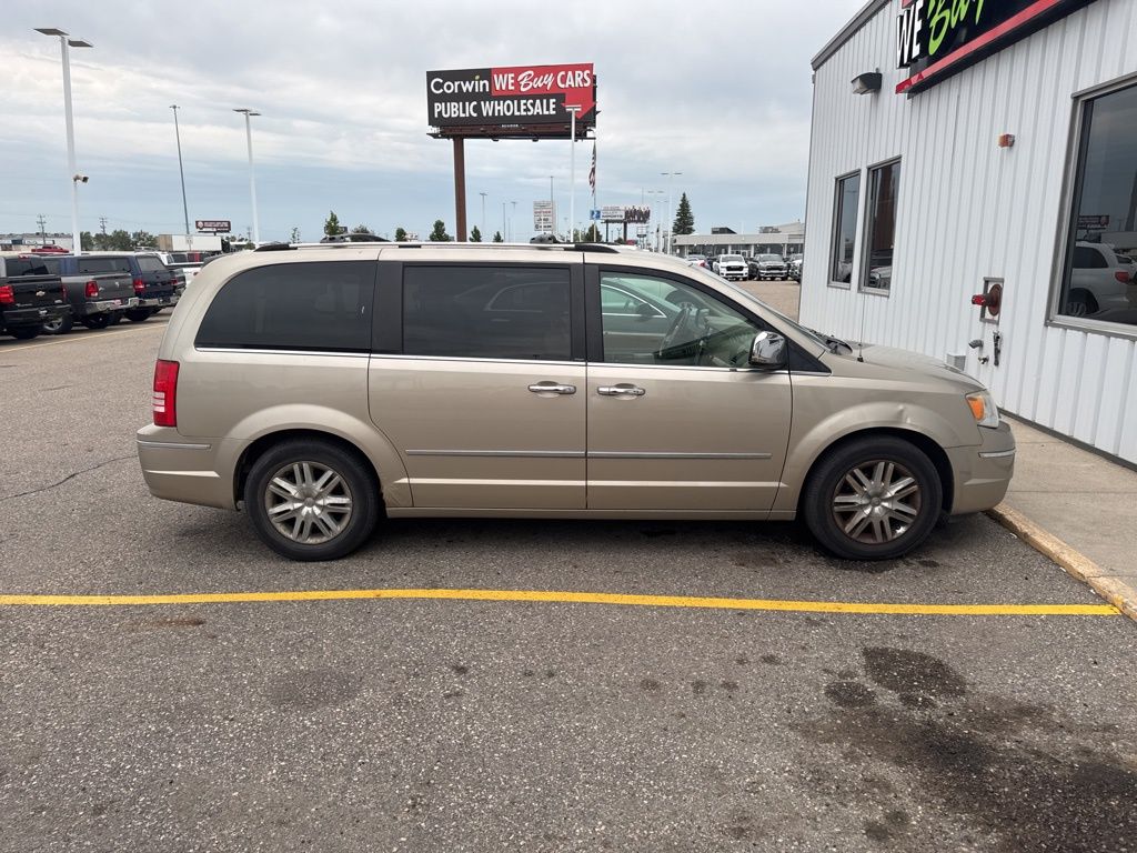 2008 Chrysler Town & Country Limited photo 4