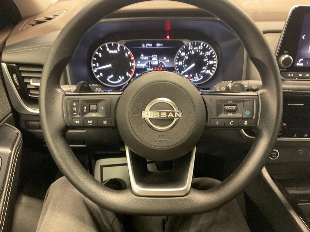 2022 Nissan Rogue SV photo 2