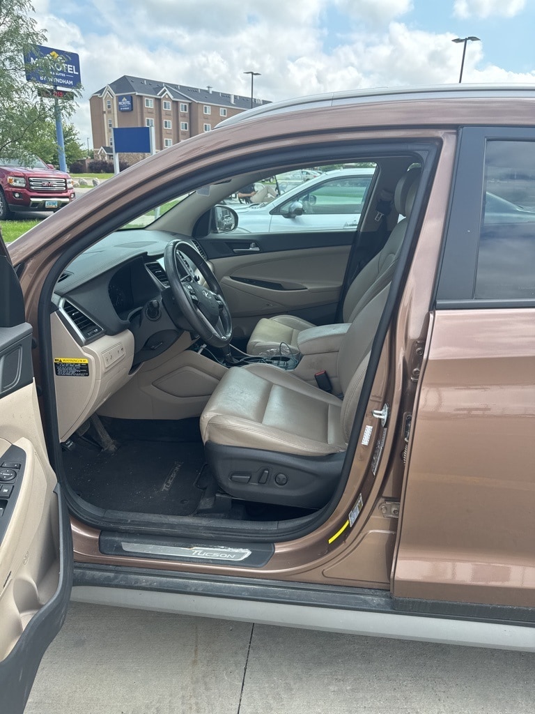 Used 2017 Hyundai Tucson Limited with VIN KM8J3CA21HU411274 for sale in Moorhead, Minnesota