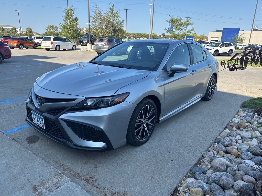 2023 Toyota Camry SE photo 2