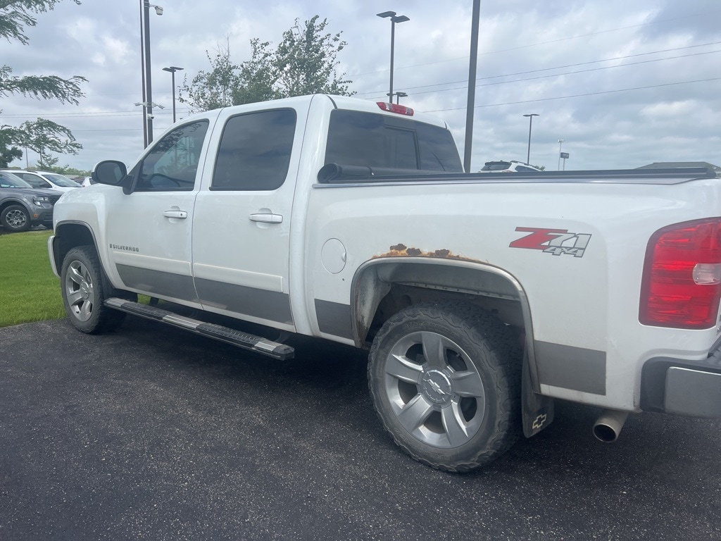 Used 2007 Chevrolet Silverado 1500 Work Truck with VIN 3GCEK13337G556305 for sale in Moorhead, Minnesota