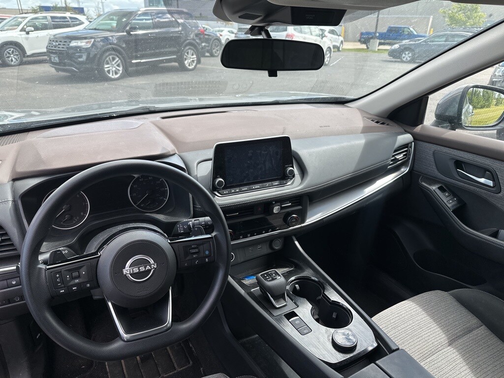 2023 Nissan Rogue SV photo 2