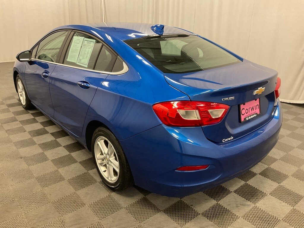 2017 Chevrolet Cruze LT photo 4