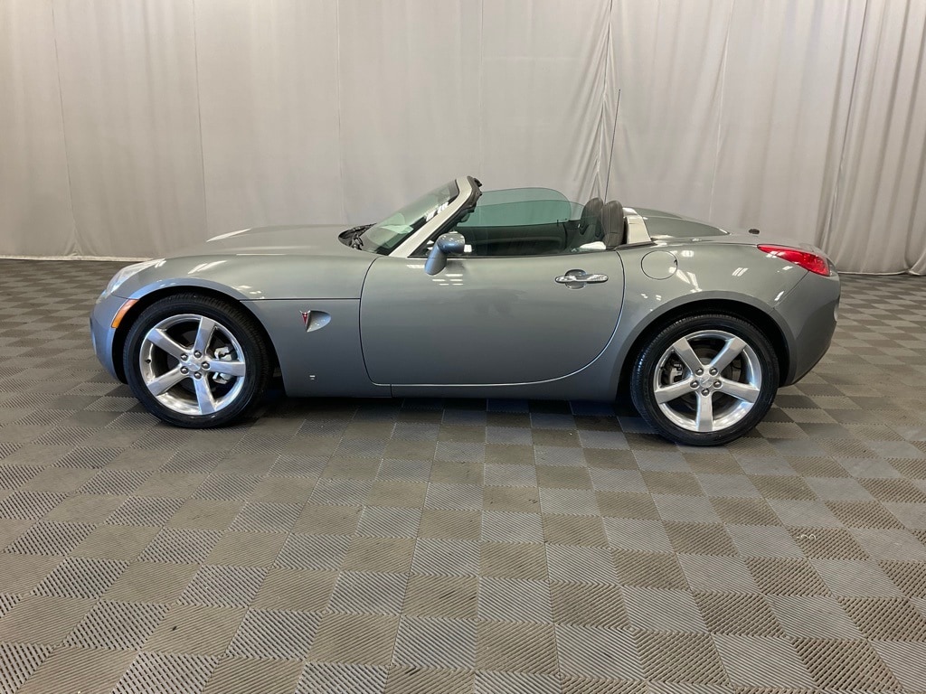 Used 2006 Pontiac Solstice Base with VIN 1G2MB33BX6Y103502 for sale in Moorhead, Minnesota