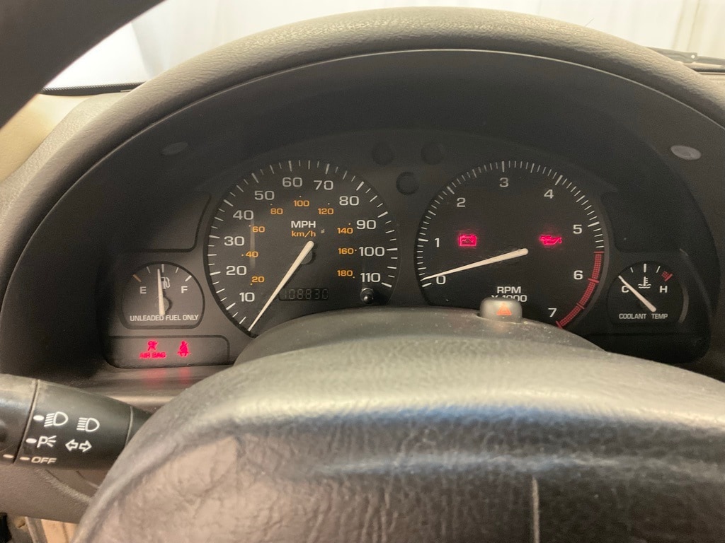 Used 1998 Saturn S-Series Base with VIN 1G8ZF5284WZ295091 for sale in Moorhead, Minnesota