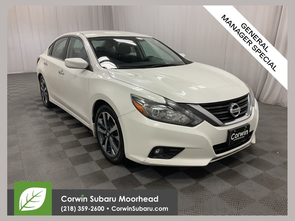 2016 Nissan Altima SR's photo