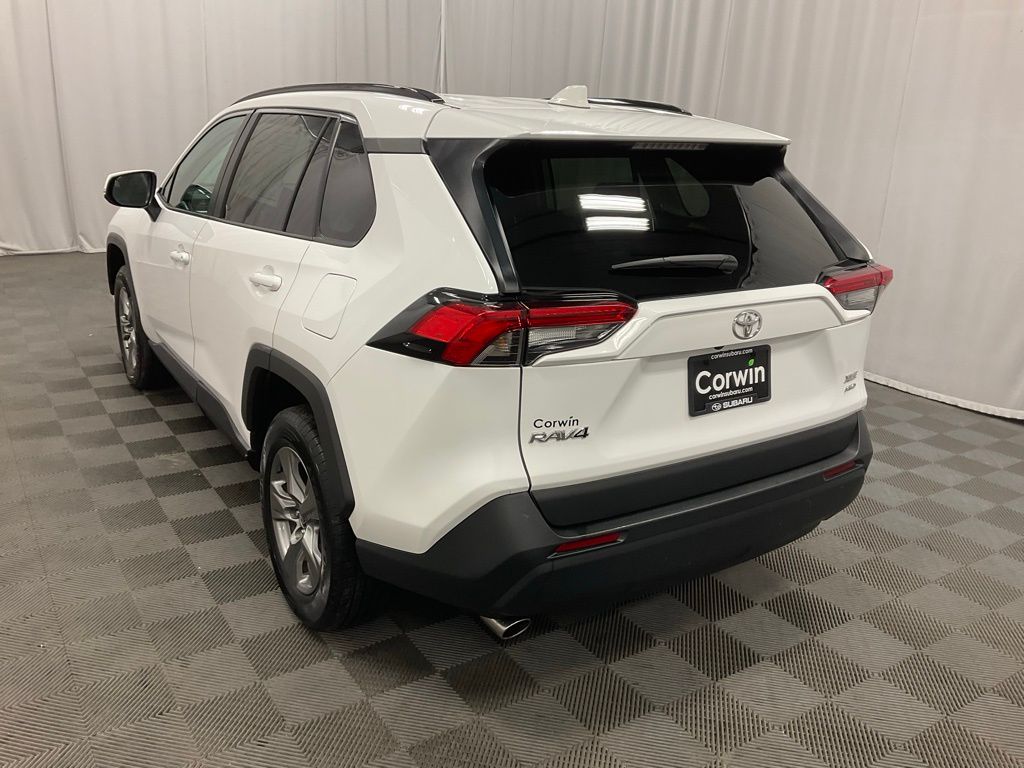 2024 Toyota RAV4 XLE photo 4
