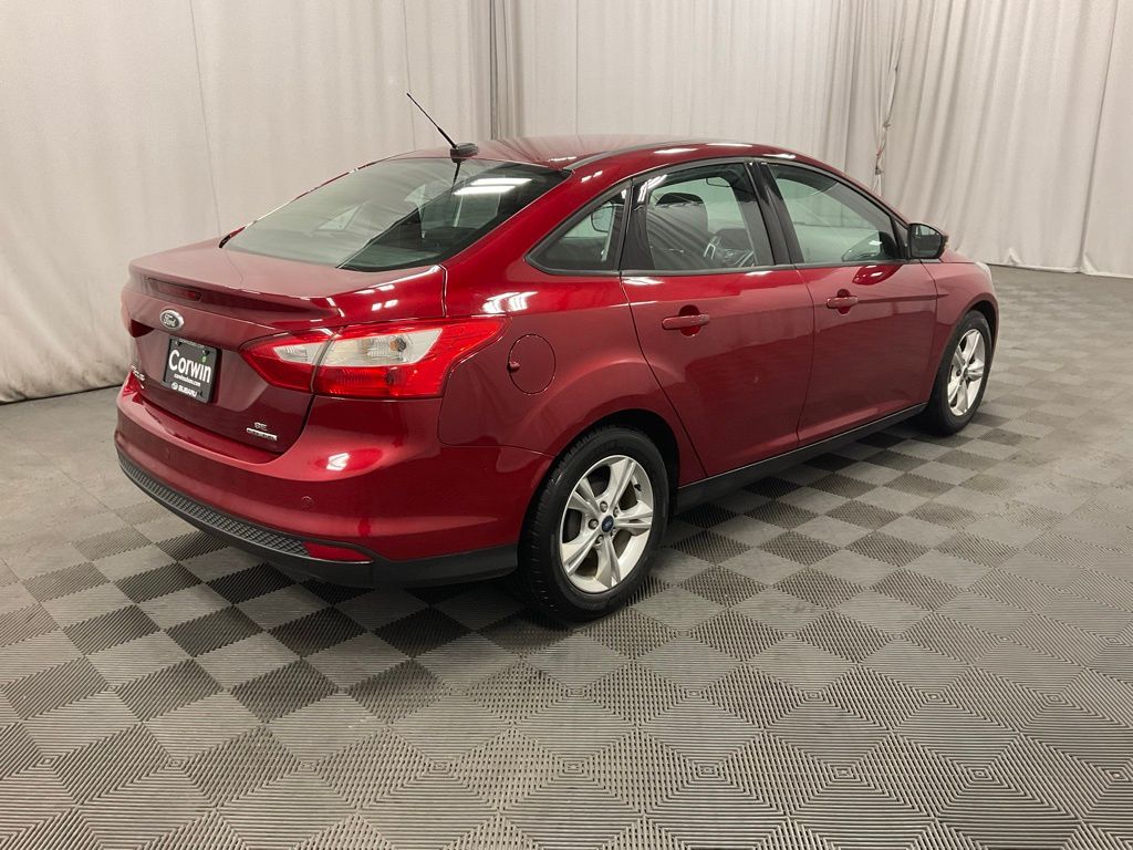 2013 Ford Focus SE photo 2