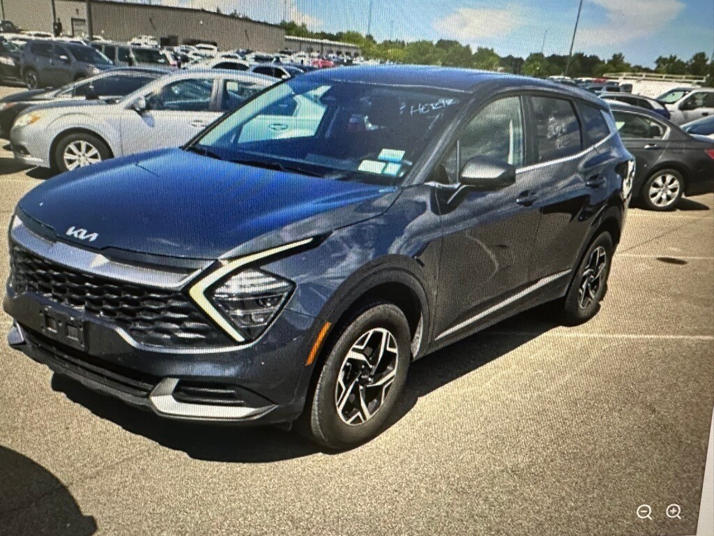 2024 Kia Sportage LX photo 2
