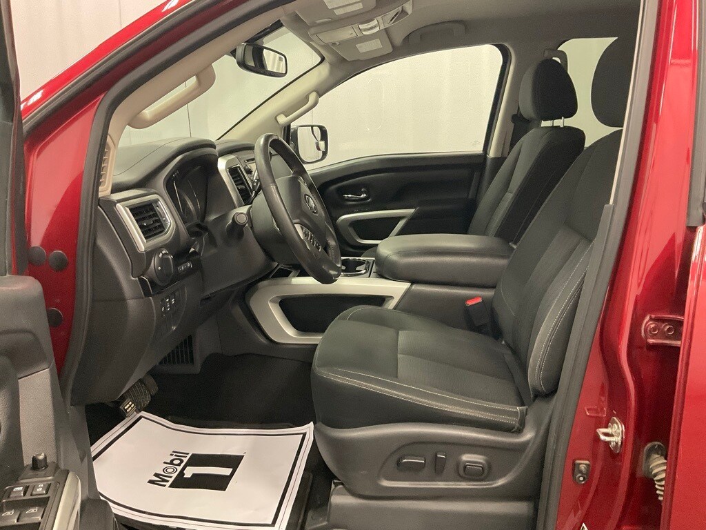 2017 Nissan Titan SV photo 2