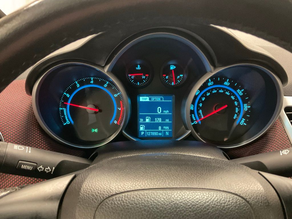 Used 2014 Chevrolet Cruze 1LT with VIN 1G1PC5SB6E7142281 for sale in Moorhead, Minnesota