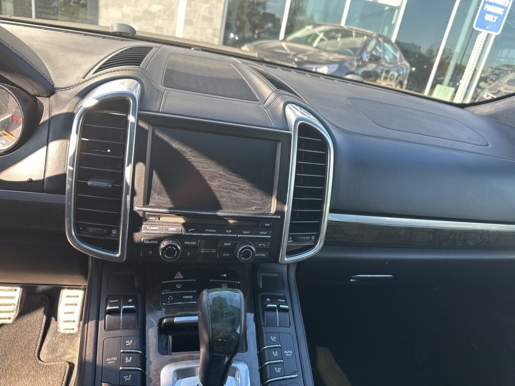 2011 Porsche Cayenne Turbo photo 3