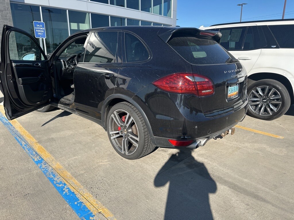 2011 Porsche Cayenne Turbo photo 2