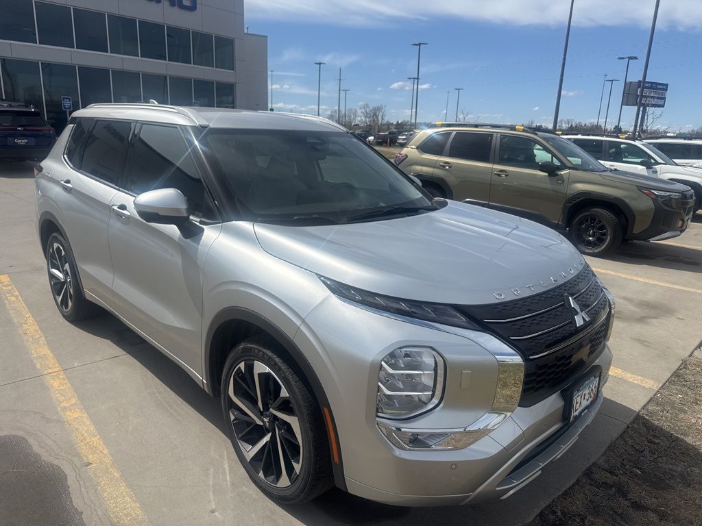 Used 2022 Mitsubishi Outlander SEL with VIN JA4J4VA81NZ057539 for sale in Moorhead, Minnesota