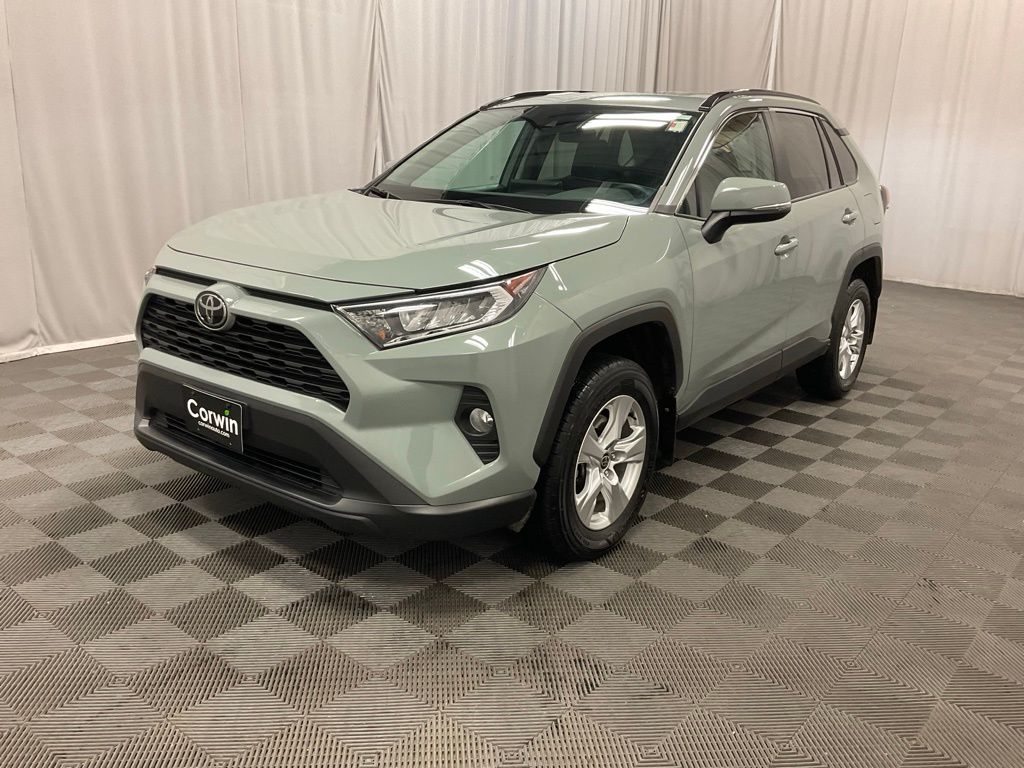 2021 Toyota RAV4 XLE photo 2