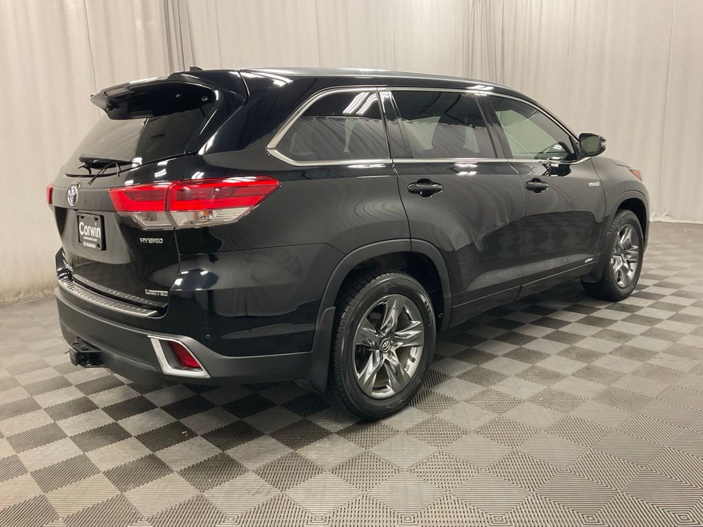 Used 2018 Toyota Highlander Limited Platinum with VIN 5TDDGRFH9JS043667 for sale in Moorhead, Minnesota