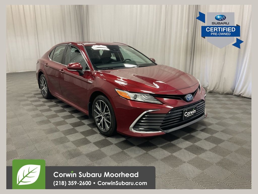 2021 Toyota Camry XLE Hybrid's photo