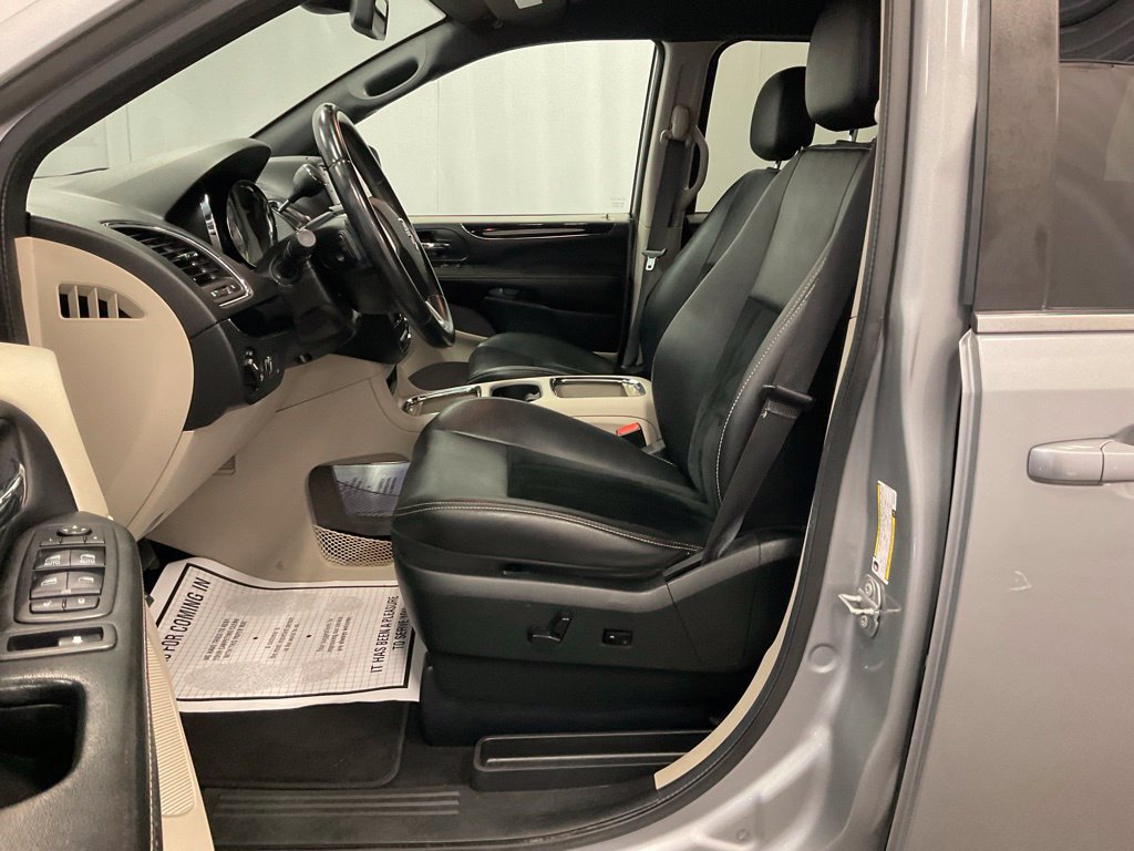 Used 2018 Dodge Grand Caravan SXT with VIN 2C4RDGCGXJR326425 for sale in Moorhead, Minnesota