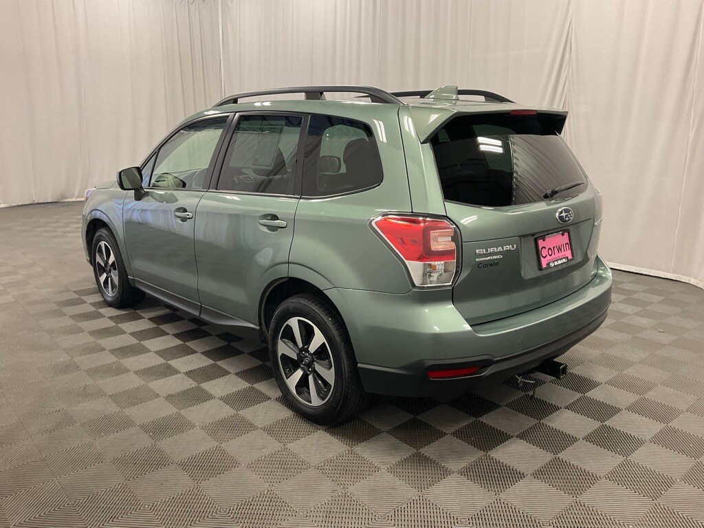 2018 Subaru Forester 2.5i Premium photo 3