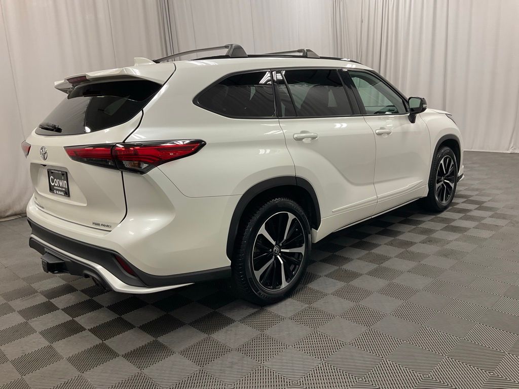 Used 2021 Toyota Highlander XSE with VIN 5TDJZRBH2MS062357 for sale in Moorhead, Minnesota