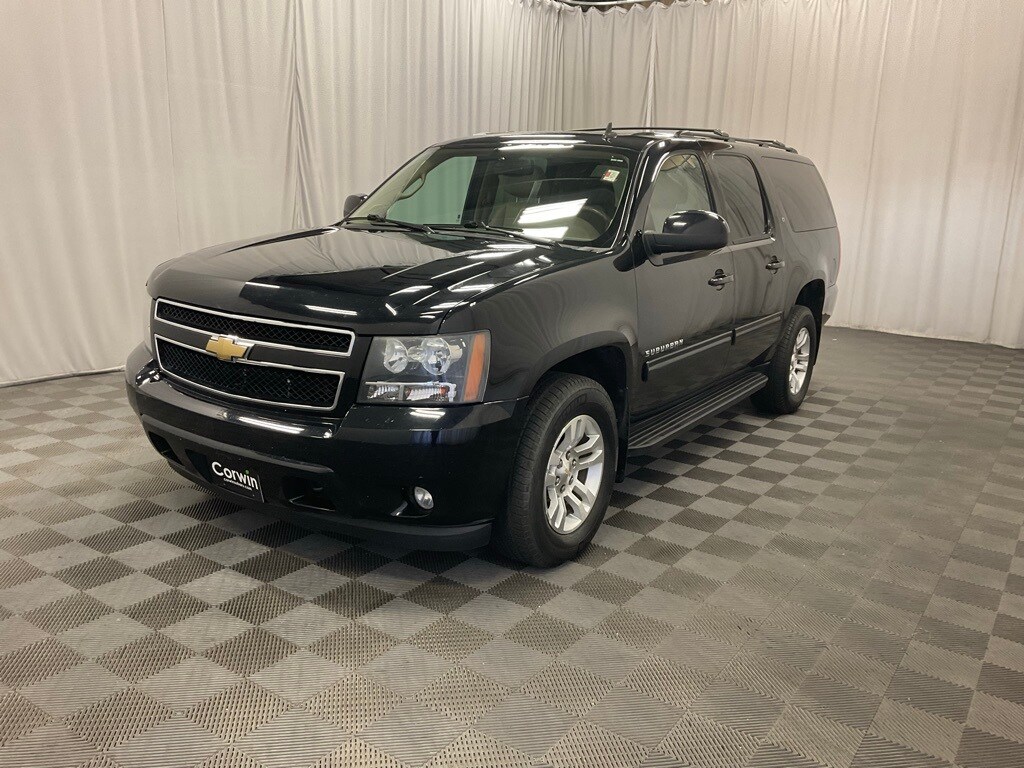 2011 Chevrolet Suburban 1500 photo 3