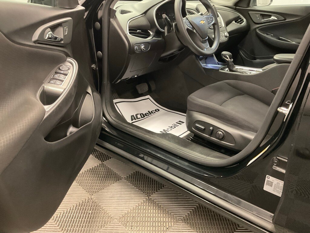 2024 Chevrolet Malibu 1LT photo 4