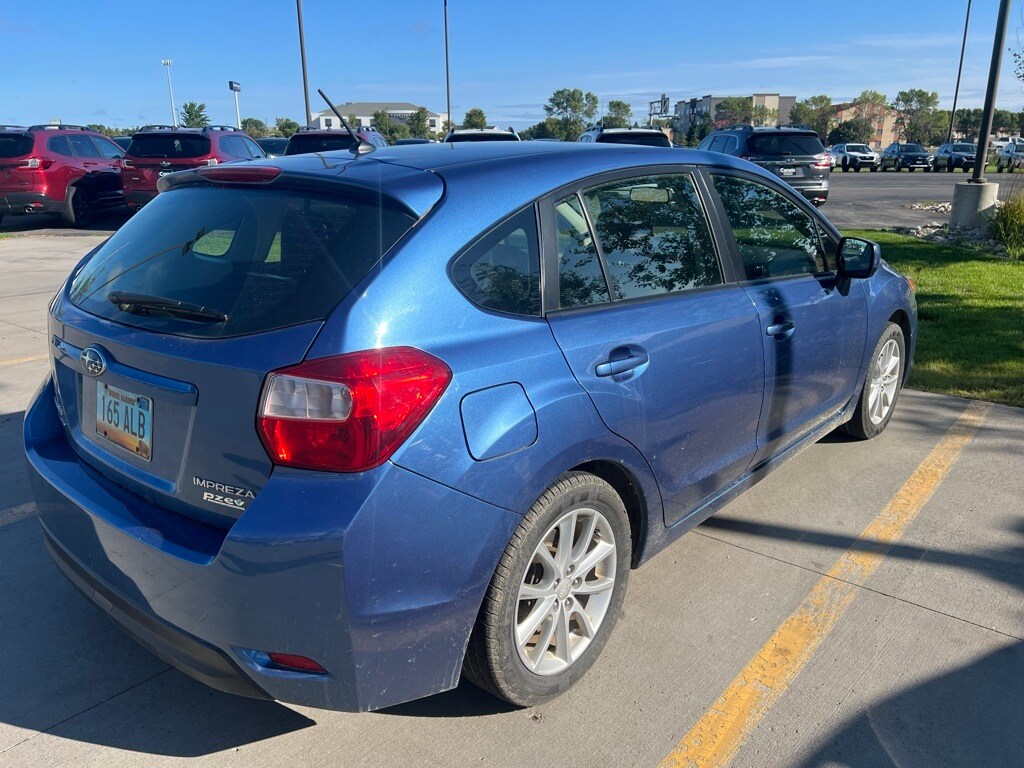 2014 Subaru Impreza 2.0i Premium photo 3