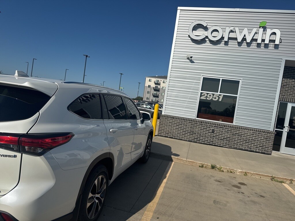 2021 Toyota Highlander Hybrid XLE photo 4