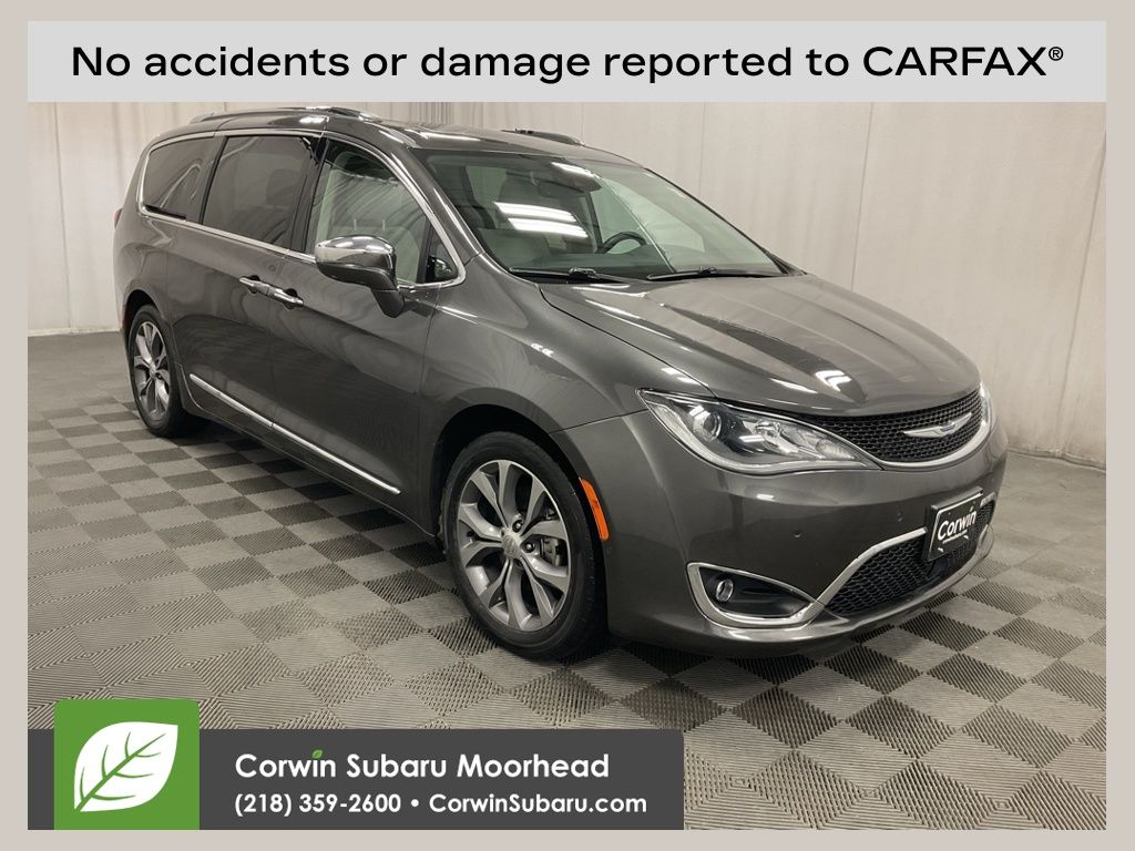 2020 Chrysler Pacifica Limited's photo