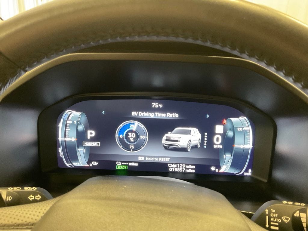 Used 2024 Mitsubishi Outlander Plug-in Hybrid SE with VIN JA4T5VA98RZ015132 for sale in Moorhead, Minnesota