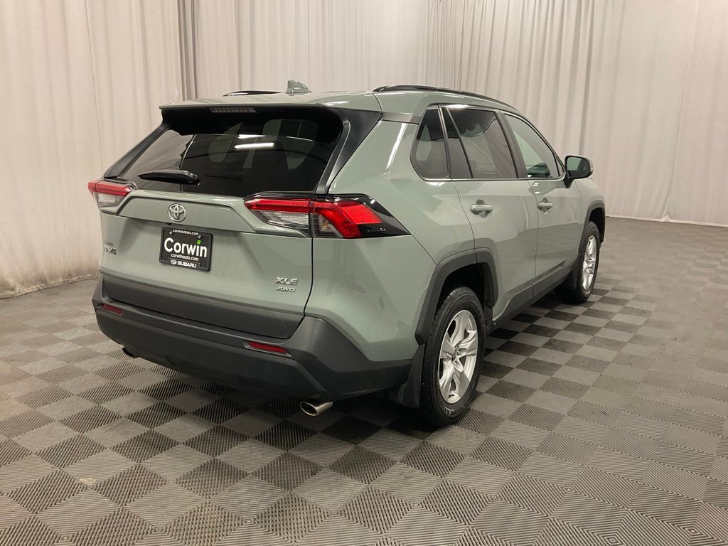 2021 Toyota RAV4 XLE photo 4
