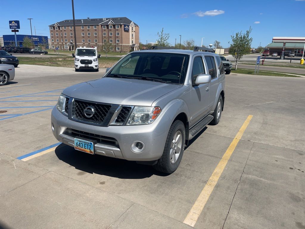 Used 2011 Nissan Pathfinder SV with VIN 5N1AR1NB3BC609087 for sale in Moorhead, Minnesota