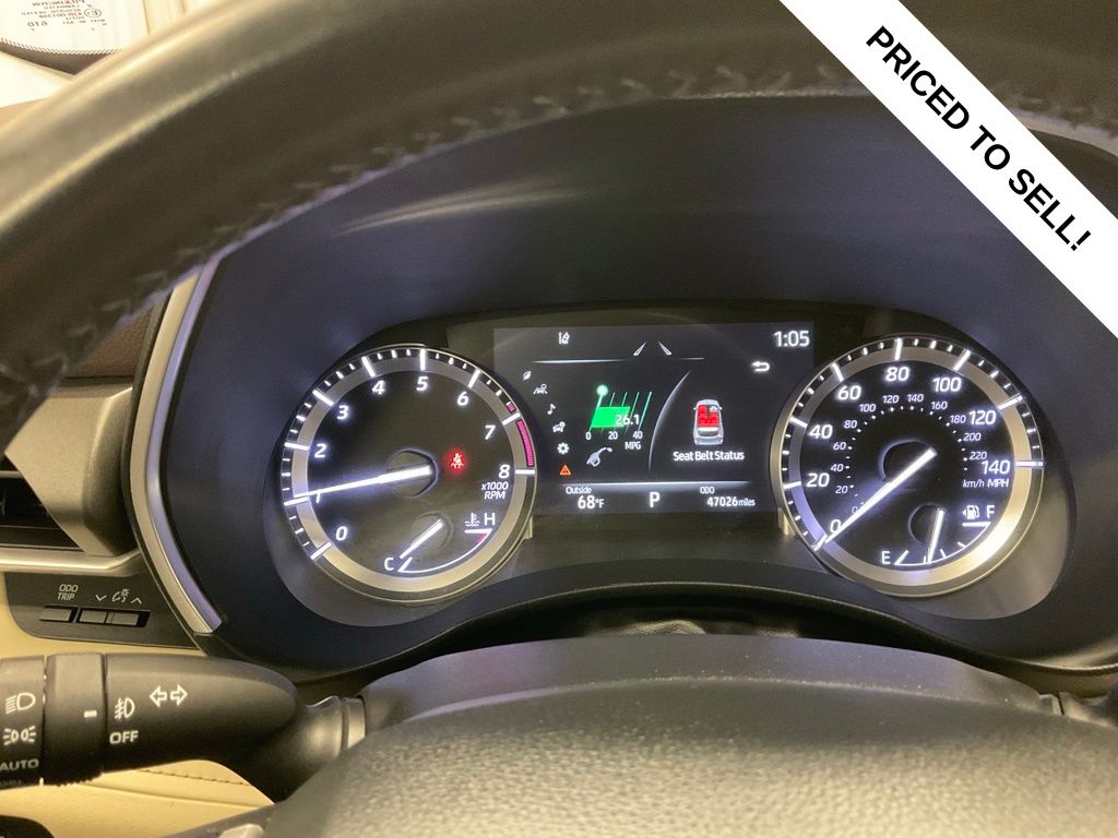 Used 2022 Toyota Highlander XLE with VIN 5TDHZRBH0NS566499 for sale in Moorhead, Minnesota