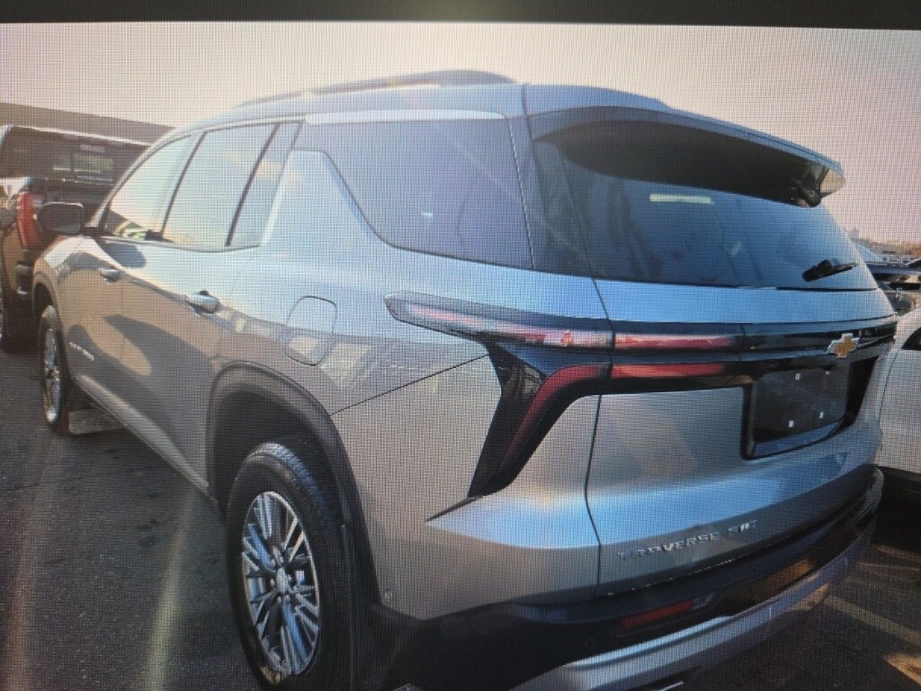 2024 Chevrolet Traverse photo 3