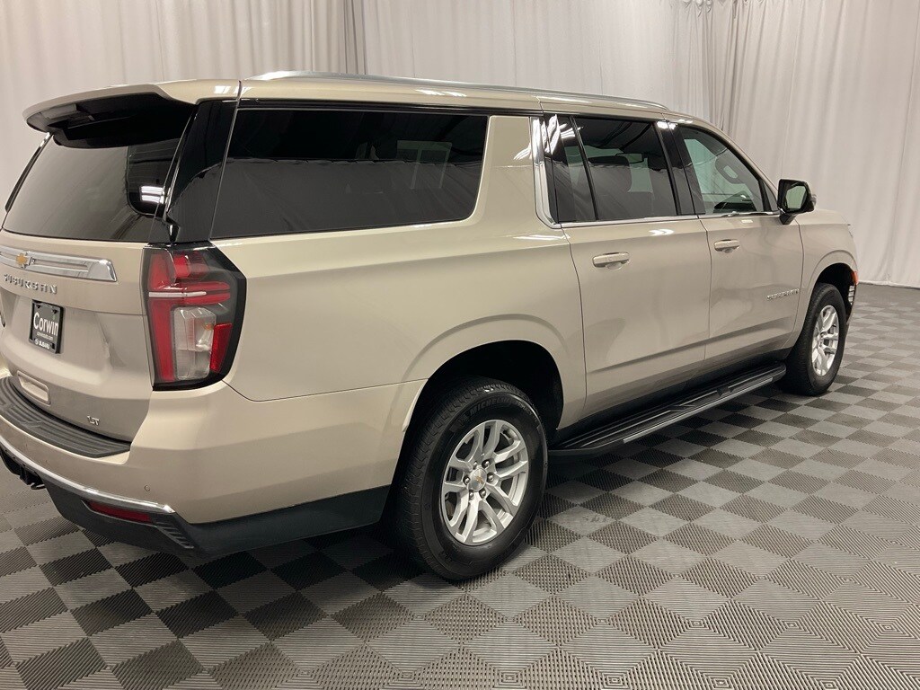 2024 Chevrolet Suburban LT photo 3