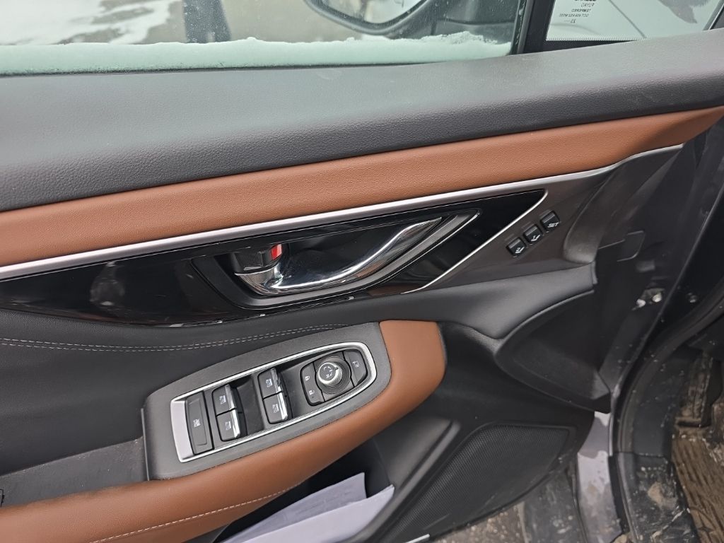 2024 Subaru Outback Touring photo 2