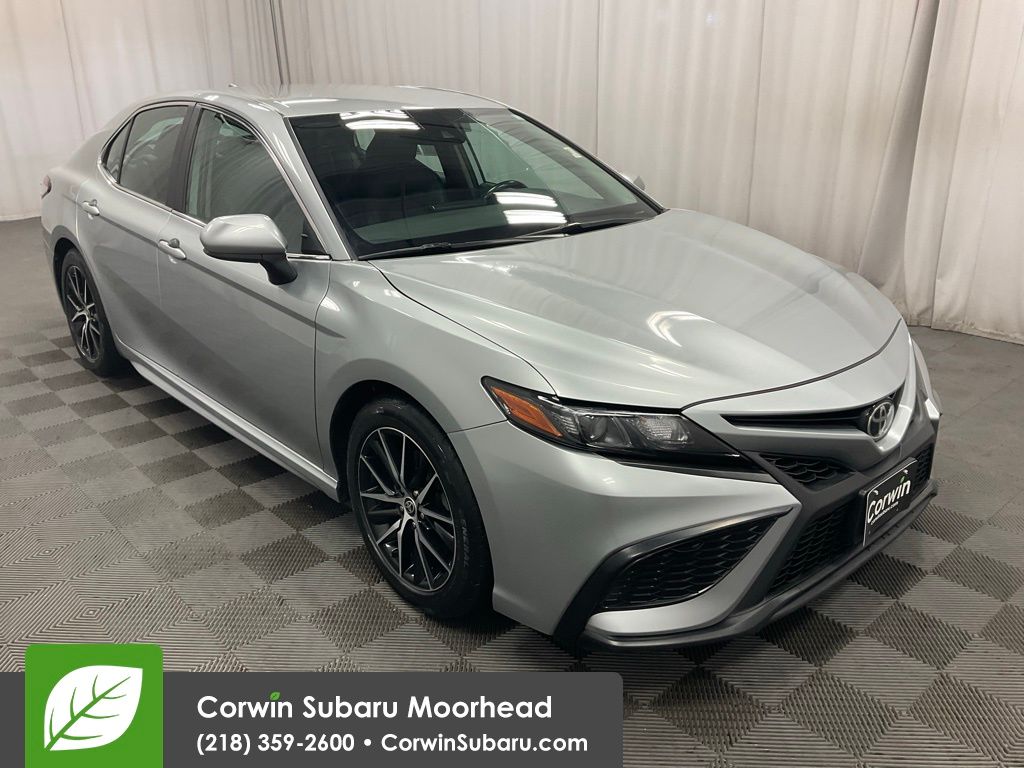 2021 Toyota Camry SE's photo