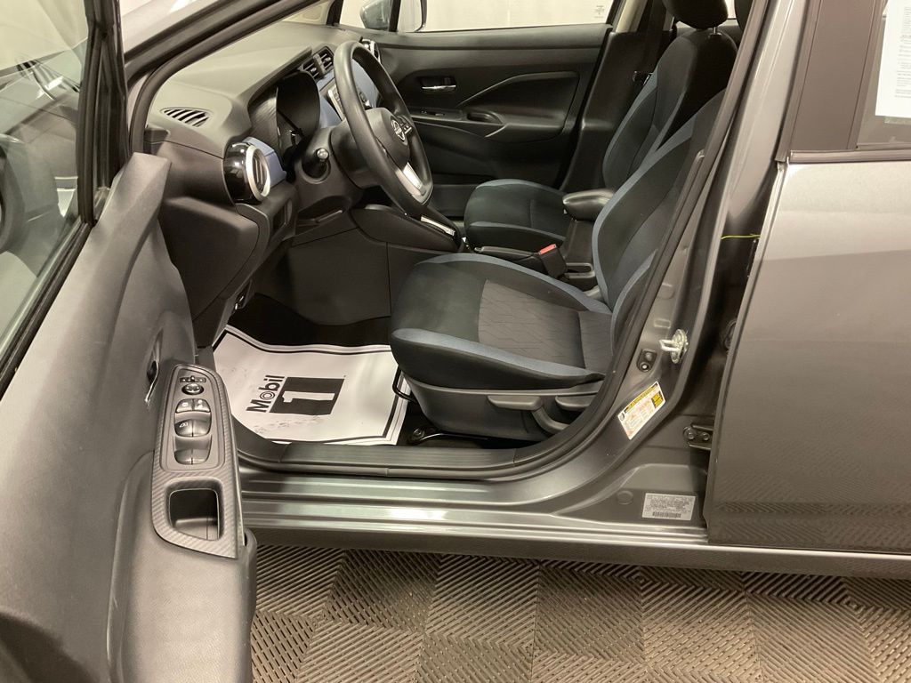 2023 Nissan Versa 1.6 SV photo 4