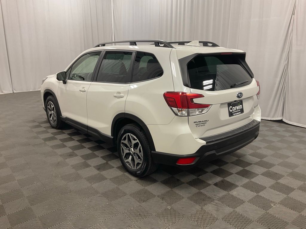 2023 Subaru Forester Premium photo 3