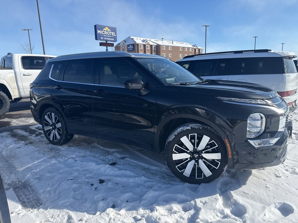 Used 2025 Mitsubishi Outlander SEL Platinum Edition with VIN JA4J4WA83SZ023524 for sale in Moorhead, Minnesota