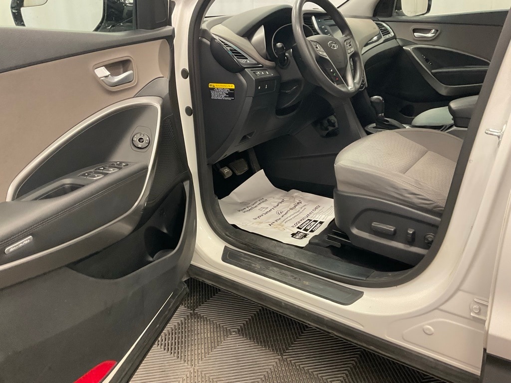 Used 2016 Hyundai Santa Fe SE with VIN KM8SMDHF5GU164226 for sale in Moorhead, Minnesota